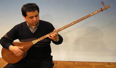 ウイグル楽器ドタール